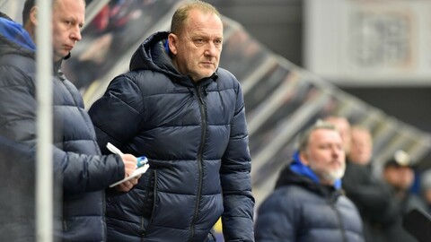 Hokejová Plzeň odvolala po nevydařeném startu do extraligové sezony hlavní trenéry Václava Baďoučka (na snímku ze 4. března 2022) a Miloše Říhu. 