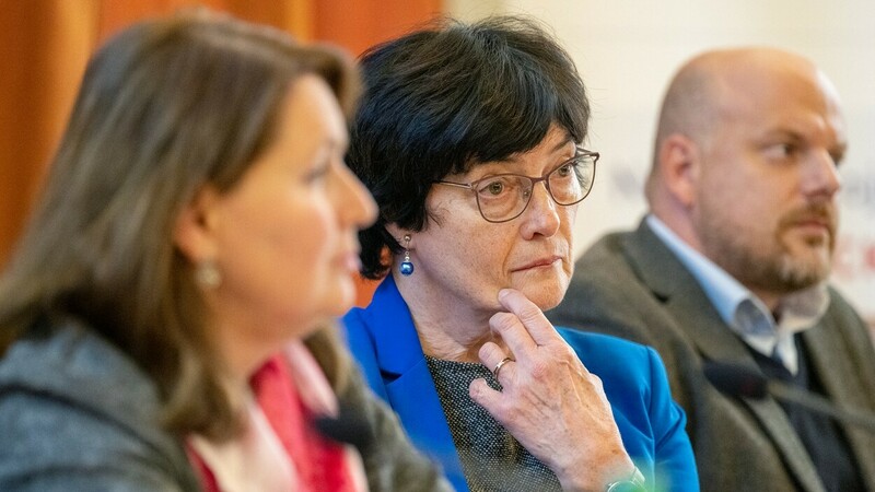 TK k projektu na vytvoření Národního ústavu pro výzkum rakoviny, 26. září 2022, Praha. Uprostřed předsedkyně Akademie věd ČR Eva Zažímalová.