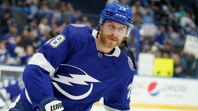 Obránce Tampy Bay Ian Cole. 