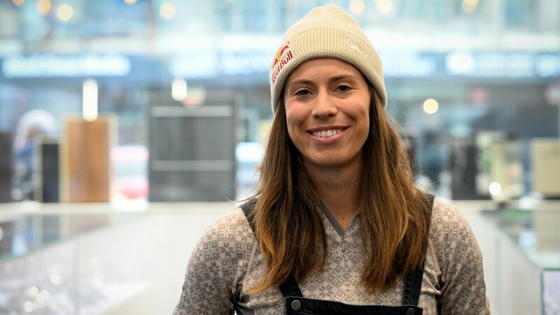 Tisková konference snowboardcrossařky Evy Adamczykové (Samkové) před zahájením sezony. 10. října 2022, Praha.