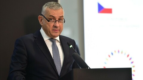 Ministr průmyslu a obchodu Jozef Síkela (za STAN).