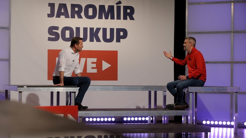 Moderátor pořadu Jaromír Soukup a lídr občanského hnutí Přísaha Robert Šlachta.