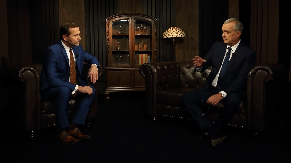 Moderátor pořadu Jaromír Soukup a bývalý poslanec Miroslav Kalousek (TOP 09).