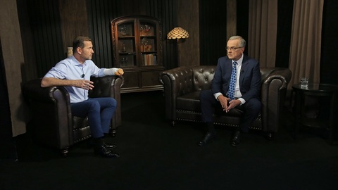 Moderátor pořadu Jaromír Soukup a bývalý poslanec Miroslav Kalousek (TOP 09).