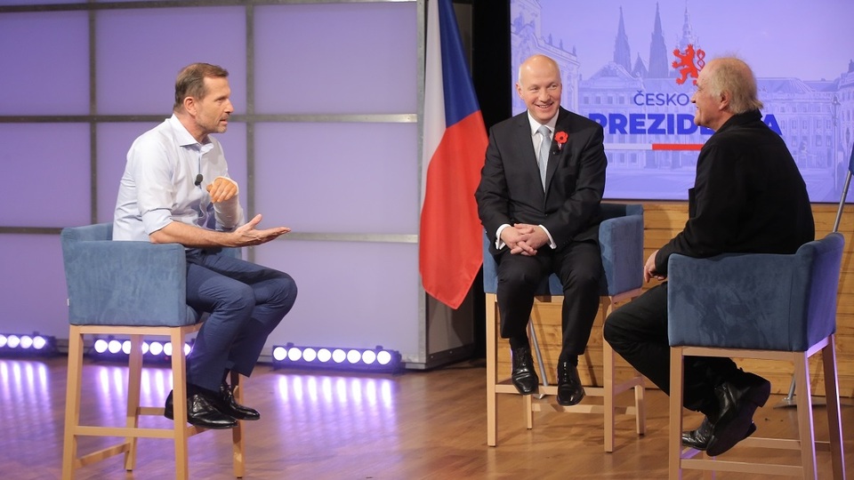 Moderátor pořadu Jaromír Soukup, hudebník a politik Michael Kocáb a senátor a kandidát na prezidenta ČR Pavel Fischer.