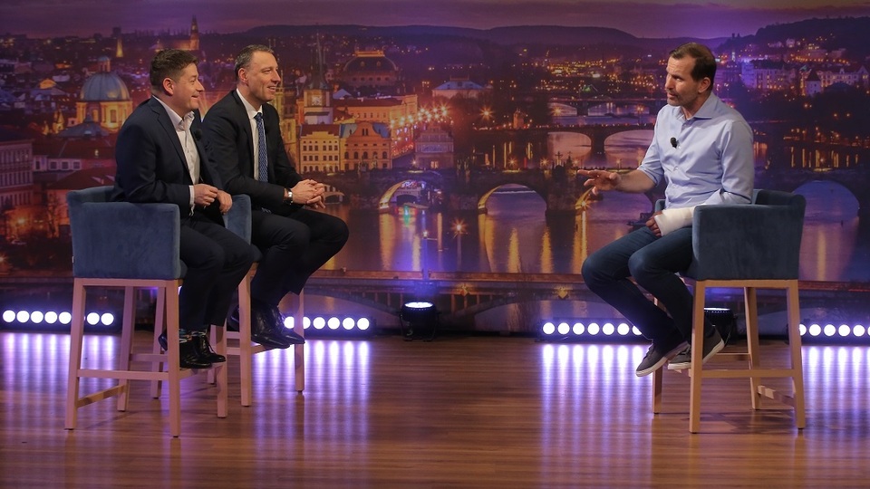 Moderátor pořadu Jaromír Soukup, poslanec Patrik Nacher (ANO) a zastupitel hlavního města Prahy Jan Wolf (KDU-ČSL).