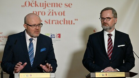 Jednání předsedy vlády Petra Fialy (ODS) s ministrem zdravotnictví Vlastimilem Válkem (TOP 09) o plnění programového prohlášení vlády v oblasti zdravotnictví, zvládání pandemie covidu-19 a pomoci uprchlíkům z Ukrajiny, 22. listopadu 2022, Praha.