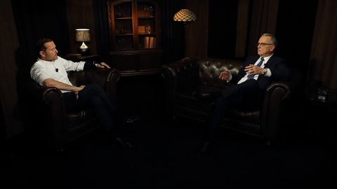 Moderátor pořadu Jaromír Soukup a bývalý poslanec Miroslav Kalousek (TOP 09).