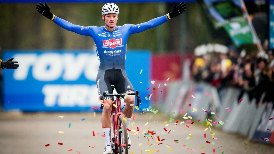 Cyklista Mathieu van der Poel.