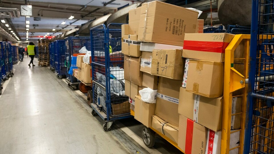 Balíky v České poště v předvánočním období (ilustrační foto).