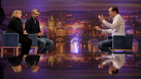 Moderátor pořadu Jaromír Soukup, senátorka Hana Kordová Marvanová a lídr občanského hnutí Přísaha Robert Šlachta.