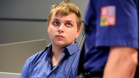 Za smrt mladíka, jehož tělo bylo nalezeno na faře v Chudobíně na Olomoucku, uložil 4. 1. 2023 olomoucký krajský soud Miroslavu Vepřekovi devět let vězení.