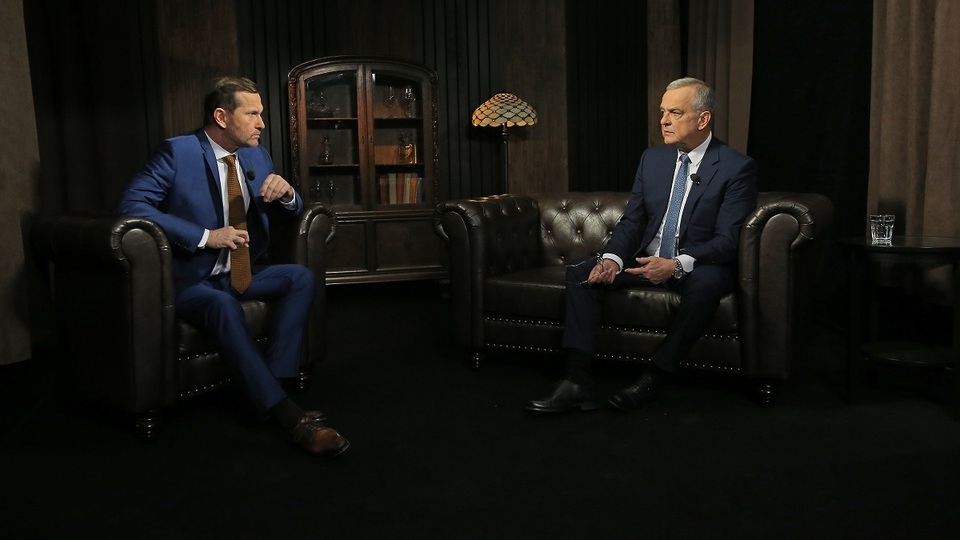 Moderátor pořadu Jaromír Soukup a bývalý poslanec Miroslav Kalousek (TOP 09).