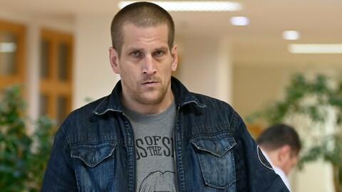 Obžalovaný Marek Ptáček na chodbě zlínské pobočky Krajského soudu Brno, 10. ledna 2023, Zlín. Muž je obviněný z výroby pervitinu.