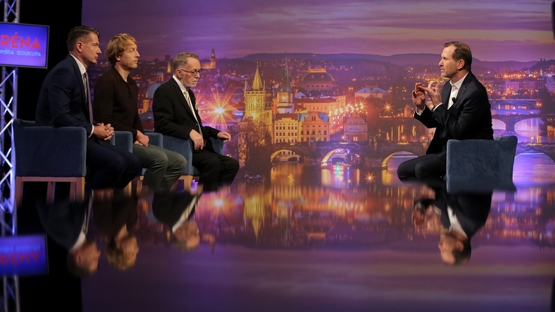 Zleva podnikatel a kandidát na prezidenta Karel Diviš, vyřazený kandidát Karel Janeček, poslanec za SPD a kandidát na prezidenta Jaroslav Bašta a moderátor pořadu Jaromír Soukup.