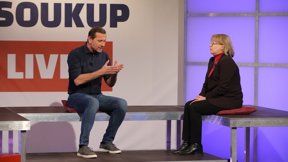 Moderátor pořadu Jaromír Soukup a senátorka Hana Kordová Marvanová (nezávislá za ODS).