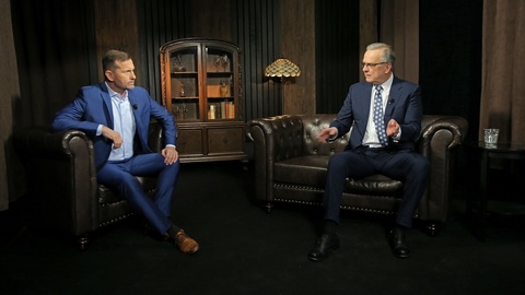 Moderátor pořadu Jaromír Soukup a bývalý poslanec Miroslav Kalousek (TOP 09).