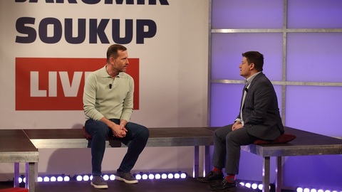 Moderátor pořadu Jaromír Soukup a poslanec Patrik Nacher (za ANO).