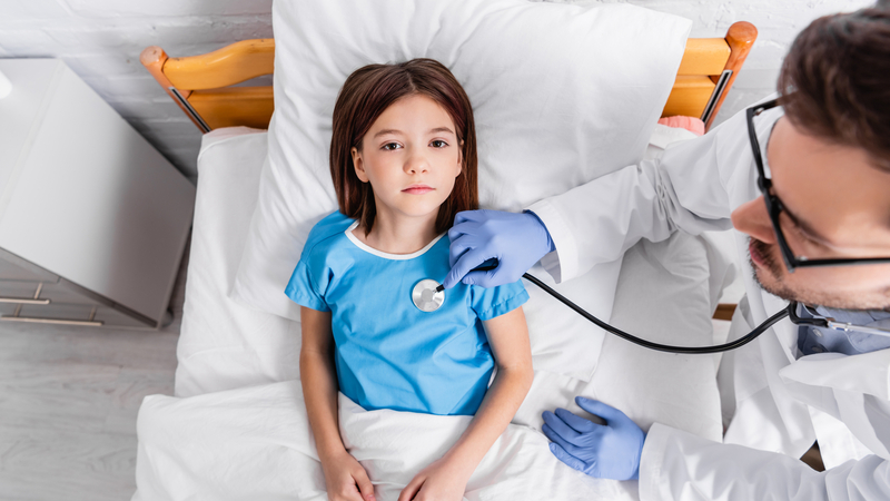 Nemocnice: Přítomnost rodičů u dětí může prodloužit čekací doby