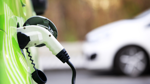 Ojetiny: e-auta jsou dvakrát dražší