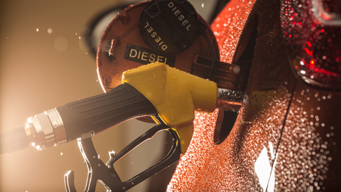 Během léta se zvýší spotřební daň z nafty