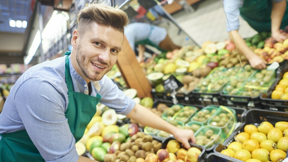 Tržby obchodníků v červnu klesly meziročně o 4,1%, tempo poklesu zpomalilo