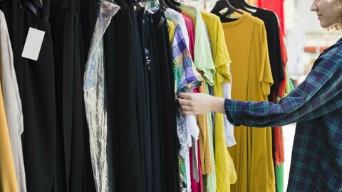 Celníci zajistili ve Hřensku na Děčínsku asi 1200 kusů padělků zboží