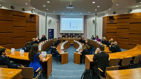 NSS zrušil pokutu pro spolek Svoboda projevu za vedení kampaně bez registrace