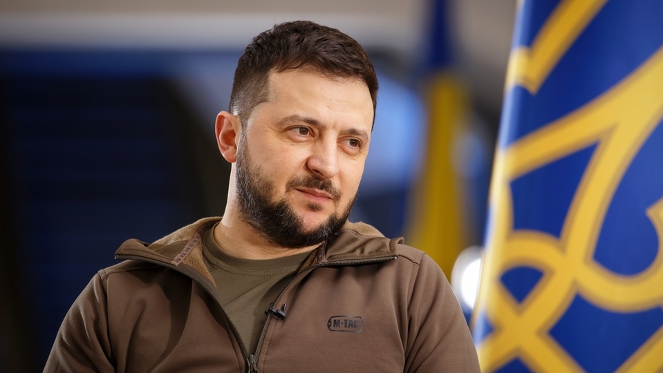 Zelenskyj by mohl vypsat prezidentské volby na rok 2024, uvedl ministr zahraničí Kuleba
