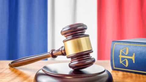 Francouzský ministr práce je před soudem kvůli veřejné zakázce