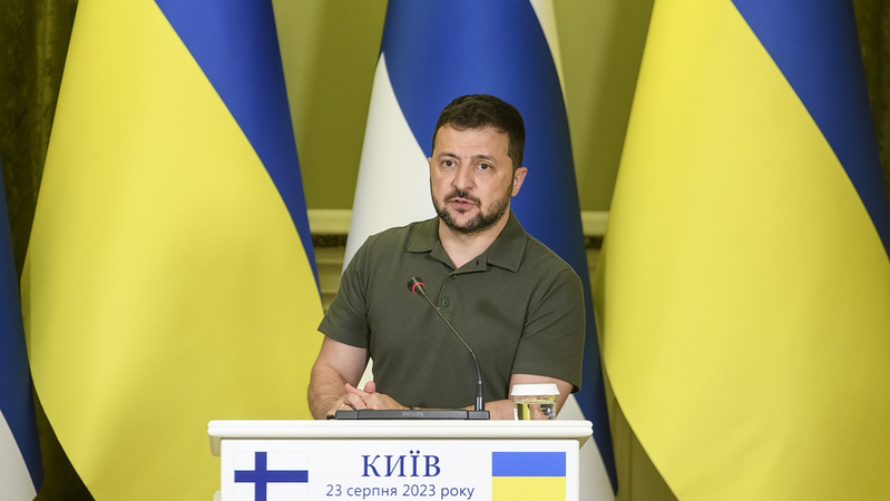 Zelenskyj: Válka se dostává do nové fáze, Ukrajina cílí na posílení domácí zbrojní výroby