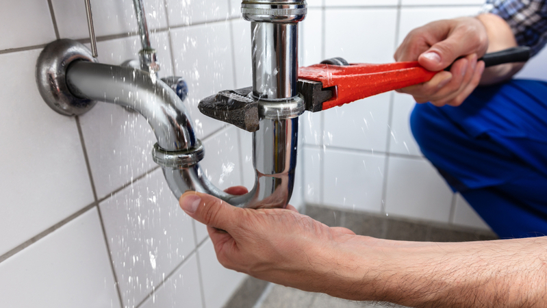 Své služby plánuje od příštího roku zdražit 42 procent řemeslníků v Česku, ceny průměrně navýší o 12 procent, vychází z průzkumu serveru ePoptávka.cz