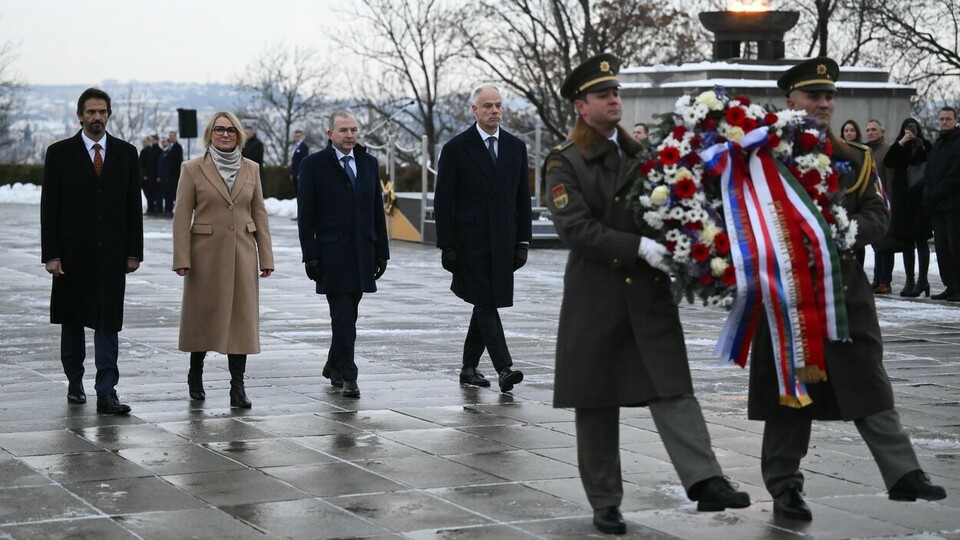 Ministryně obrany Jana Černochová dnes přivítala ministry obrany ze zemí Visegrádské skupiny