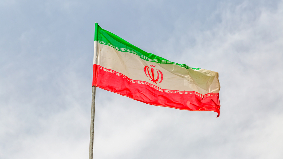 Bývalý švédský zaměstnanec EU čelí v Íránu obžalobě, Írán se poprvé k procesu přiznal 