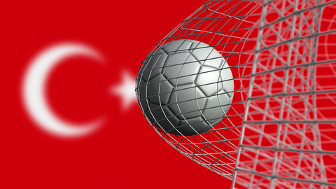 Z důvodu pondělního napadení rozhodčího jsou v Turecku pozastaveny všechny fotbalové soutěže 
