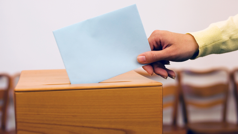 V Srbsku začaly předčasné parlamentní volby, favoritem je vládní Srbská pokroková strana prezidenta Aleksandara Vučiče