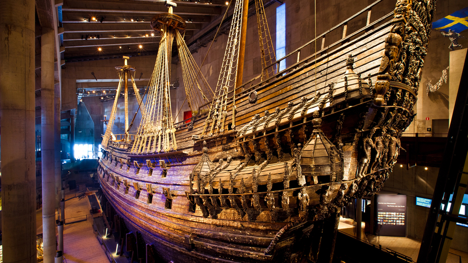 Švédskou bitevní loď Vasa ze 17. století čeká nákladná rekonstrukce, v trupu plavidla objevily praskliny, píše list The Guardian