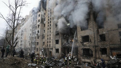 Rozsáhlý vzdušný útok Ruska na Ukrajinu z dnešního rána si vyžádal nejméně čtyři oběti a bezmála stovku zraněných, uvedl Zelenskyj 