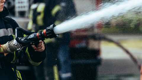 Během silvestrovské noci zasahovali hasiči u 260 požárů, většina byla způsobena zábavní pyrotechnikou