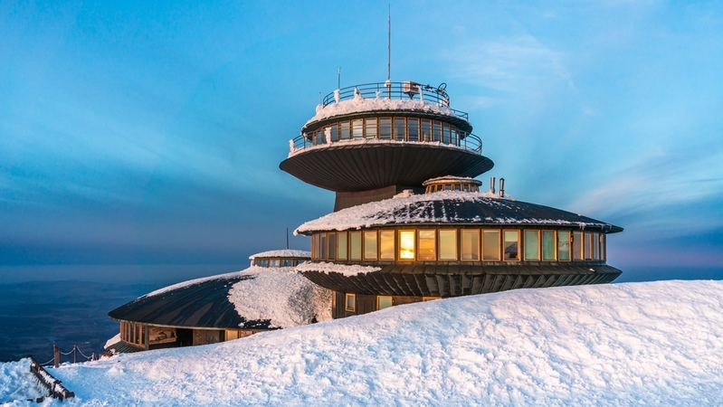 Horní úsek lanovky na Sněžku je opět mimo provoz z důvodu silného větru, dolní úsek je v provozu