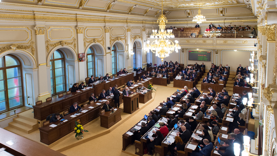 Hnutí ANO podalo žádost ke svolání mimořádné schůze Sněmovny ohledně příspěvku na péči