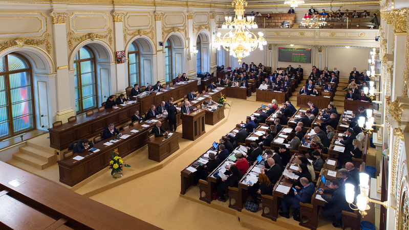 Hnutí ANO chce údajně přesvědčit vládní koalici, aby s nimi o korespondenční volbě jednali, uvedla Schillerová