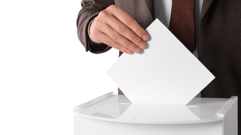 Navrhovaná korespondenční volba nebude v cizině možná ve válečných oblastech, řekl dnes poslancům ministr zahraničí Jan Lipavský