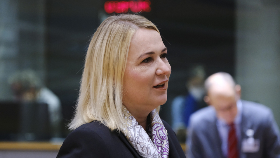 Černochová se zastává Řehky, podle ní vysvětluje, že iluze světa v míru skončila