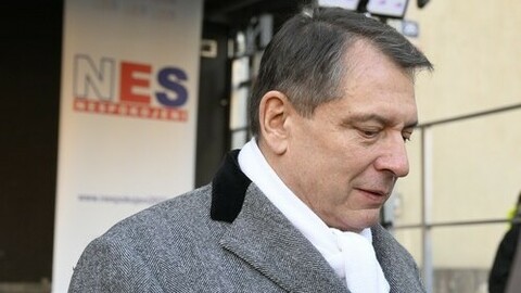  Někdejší premiér a předseda bývalé České strany sociálně demokratické Jiří Paroubek získal nominaci na předsedu České suverenity, jež užívá značku ČSSD