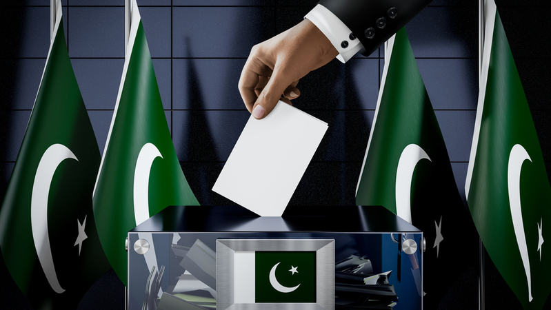 Bývalý pákistánský premiér Šaríf oznámil vítězství ve volbách, sčítání hlasů ale pokračuje