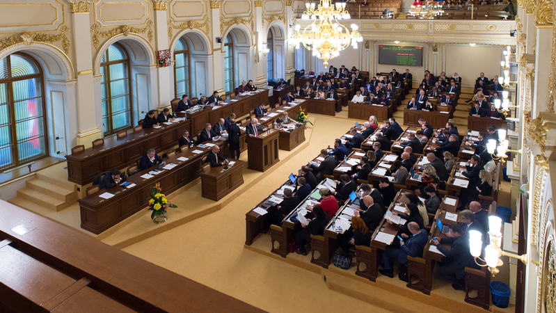 Sněmovna začala dnes dopoledne schvalovat narovnání práv párů stejného pohlaví v jejich svazcích