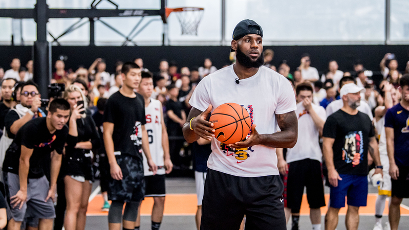 LeBron James je v NBA kousek od překonání hranice 40.000, od úspěchu ho dělí 9 bodů