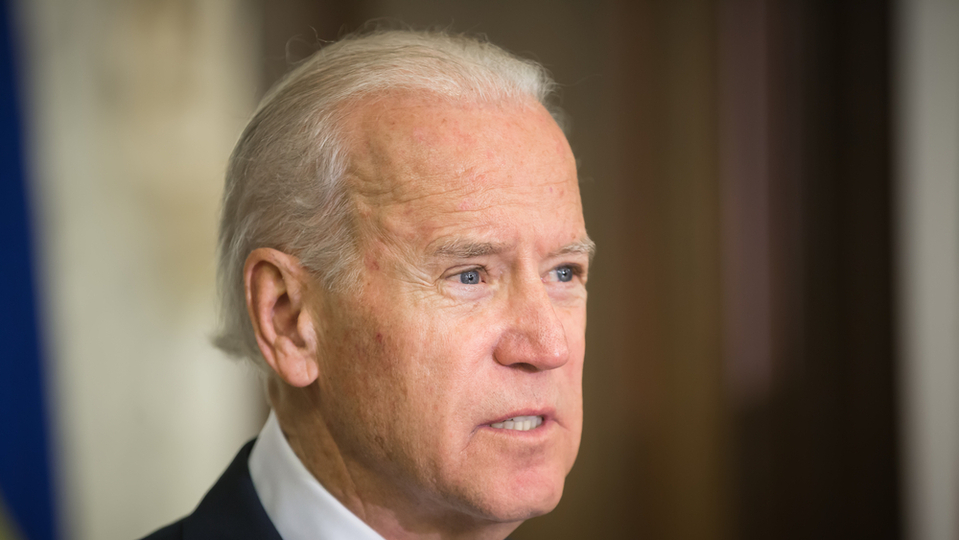 Joe Biden vyjádřil kritiku vůči Donaldu Trumpovi kvůli jeho schůzce s Viktorem Orbánem