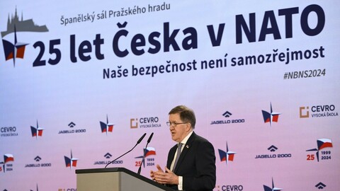 Pokud Rusko na Ukrajině zvítězí, nezastaví se tam, na Ukrajině se bojuje i za NATO, uvedl bývalý šéf NATO Robertson